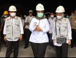 Wakil Gubernur Chusnunia Didampingi Kadis Perindag Elvira Umihanni Lakukan Pengawasan Penyaluran Pupuk di Pelabuhan Peti Kemas Panjang