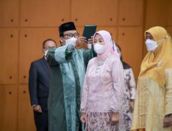 Resmi Dilantik, Prof. Lusmeilia Afriani Menjadi Rektor Unila Periode 2023-2027