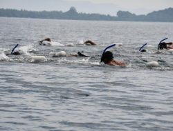 Jelang Tradisi Renang Selat Kalagian Prajurit Remaja