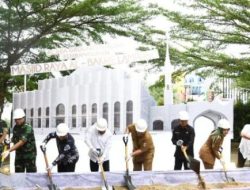 Mingrum Gumay Hadiri Peletakan Batu Pertama Pembangunan Masjid Raya Al-Bakrie