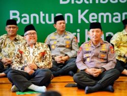 Kerjasama Bareng PP Persis, Kapolri Salurkan 30 Ribu Sembako ke Warga Yang Membutuhkan