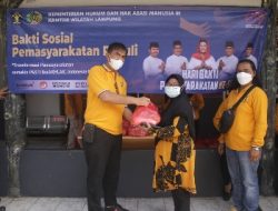 Sambut Hari Bakti Pemasyarakatan ke-59, Lapas Rajabasa Bagikan Paket Sembako Kepada Masyarakat