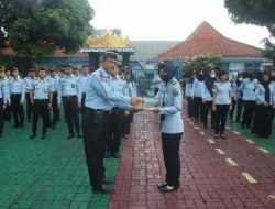 Lapas Rajabasa Menggelar Apel Pagi dan Pemberian Piagam Penghargaan Kepada Pegawai Teladan