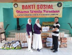 Bakti Sosial HBP Ke-59, Dharma Wanita Persatuan Lapas Narkotika Kelas II A Bandar Lampung Bagikan Sembako di Tresna Werdha