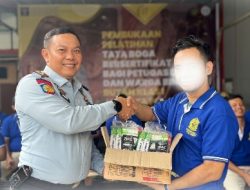 Kepala Rutan Kelas I Jakarta Bagikan Peralatan Mandi Gratis Kepada Warga Binaan