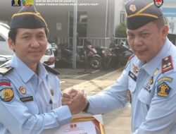 Tingkatkan Motivasi Kerja, Kepala Rutan Anugerahkan Penghargaan Kepada Pegawai Teladan dan Pelayanan Publik Terbaik