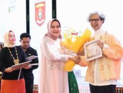 Riana Sari Arinal Gandeng Perancang Busana Nasional Didiet Maulana Meriahkan Lampung Craft