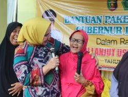Peringati Hari Lanjut Usia Nasional di Pekon Pringsewu Timur, Riana Sari Arinal Serahkan Bantuan