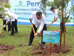 Pemprov Lampung Lakukan Penanaman dan Penyerahan Bibit Pohon di Kawasan Wisata Krakatau Park
