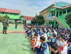 Cetak Kedisiplinan Generasi Muda, Babinsa Koramil 410-02/TBS Latih PBB Pelajar SMAN 14