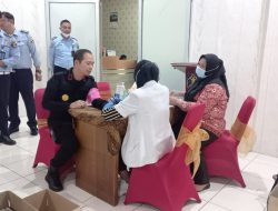 Petugas Lapas Kalianda Sumbang Darah di Kanim Kalianda Semarakkan HDKD ke-78