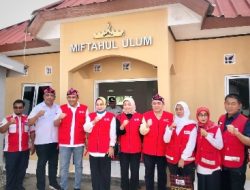 Ketua PMI Provinsi Lampung Serahkan Bantuan Kepada Warga Masyarakat Korban Bencana Alam Kampung Dadap Jajar