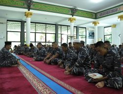 Prajurit Yonif 7 Marinir dan Jalasenastri Laksankan Doa Bersama dan Jumat Berkah