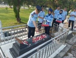 Penghormatan Tertinggi Untuk Pahlawan, Kalapas Kelas IIA Kotabumi Ikuti Upacara Tabur Bunga