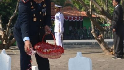 Karutan Kelas IIB Bangil Laksanakan Ziarah Serta Tabur Bunga ke Taman Makam Pahlawan