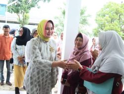 Ketua LKKS Provinsi Lampung Serahkan Bantuan Sosial Kepada Penyandang Disabilitas