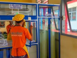 Pastikan Dapat Makan dan Minum Higienis, Jajaran Perawatan Lapas Kotaagung Kontrol Kebersihan dan Beri Penguatan Petugas Dapur