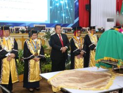 Gubernur Arinal dan Rektor Unila Bersama Civitas Akademika Ikuti Pelepasan Jenazah Rektor Pertama Unila Prof. Dr. Ir. H. Sitanala Arsyad