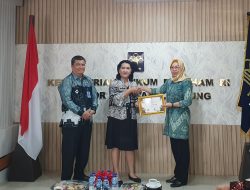 Kakanwil Sorta Beri Piagam Penghargaan Kepada Lapas Kelas I Bandarlampung Atas Penyampaian Laporan Kinerja Triwulan III T.A. 2023