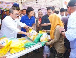Tinjau Pasar Natar, Mendag Zulkifli Hasan: Harga Beras Tidak Naik, Pemerintah Perlahan Siap Turunkan Harga