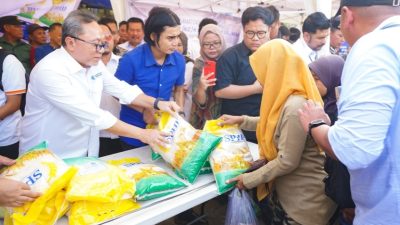 Tinjau Pasar Natar, Mendag Zulkifli Hasan: Harga Beras Tidak Naik, Pemerintah Perlahan Siap Turunkan Harga