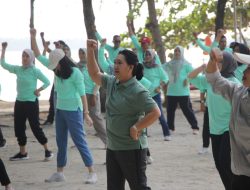 Awali Capacity Building, Kakanwil Sorta Berserta Seluruh Pegawai Kemenkumham Lampung Laksanakan Senam Bersama