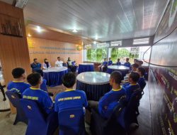 Pastikan Layanan Makan Minum Warga Binaan, Kalapas Kelas I Bandarlampung Tatap Muka Dengan Tamping dan Pekerja Dapur Rajabasa Kitchen