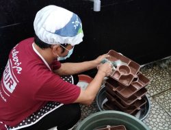 Terapkan Hidup Sehat, Tamping Dapur Rutan Kelas IIB Sukadana Laksanakan Giat Bersih-Bersih Alat Dapur Secara Berkala