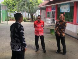 Kalapas Muara Enim Kontrol Kebersihan Dapur dan Pembagian Makanan Bagi WBP