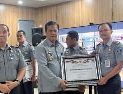 Ukir Prestasi, Kalapas Muara Enim Terima Penghargaan Layanan Publik Berbasis HAM Tahun 2023