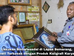 Lakukan Bintorwasdal di Lapas Kelas I Semarang, Kakanwil Terkesan Dengan Produk Kaligrafi Karya WBP