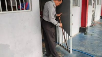 Pastikan Kondisi Lapas Aman, Kasi Kamtib Lapas Metro Cek Kondisi Tralis