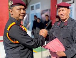 Kepala Rutan Kelas I Bandarlampung Serahkan Penghargaan Kepada Pegawai Teladan
