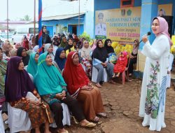 Ketua Lembaga Koordinasi Kesejahteraan Sosial Provinsi Lampung Serahkan Bantuan di Kabupaten Lampung Timur