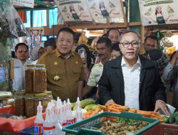Gubernur Arinal Djunaidi Dampingi Menteri Perdagangan Republik Indonesia Tinjau Pasar Kangkung Bandar Lampung