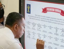 Komitmen Bersama, Karutan Kelas IIB Kotabumi Laksanakan Penandatanganan Pembangunan ZI dan PK Tahun 2024