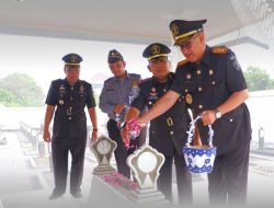 Hari Bhakti Imigrasi Ke 74, Kalapas Narkotika Yogyakarta Ikuti Upacara Tabur Bunga di TMP Kusumanegara