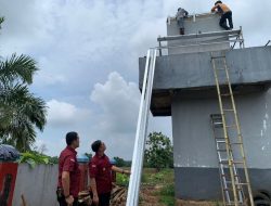 Antisipasi Gangguan Keamanan, Karutan Abdul Aziz dan Ka KPR Tinjau Perbaikan Fasilitas Untuk Memudahkan Pengawasan Keamanan Rutan Sukadana