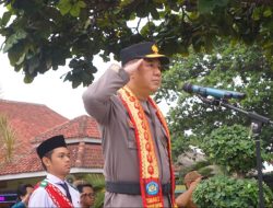 Wakapolda Lampung Sampaikan Amanat Dalam Upacara Bendera di SMA N 2 Bandar Lampung