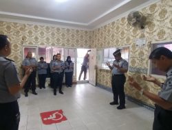 Kalapas Kelas I Bandarlampung Pimpin Doa Bersama Untuk Kelancaran Renovasi Ruang Pelayanan Pendaftaran