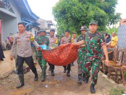Kapolresta Bandar Lampung Bersama Dandim 0410 Pimpin Bakti Sosial di Lokasi Terdampak Banjir
