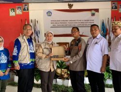Mahasiswa KKN, Rektor Unila Buka Kegiatan Sosialisasi UU ITE di Desa Jati Indah