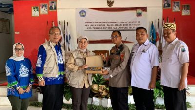 Mahasiswa KKN, Rektor Unila Buka Kegiatan Sosialisasi UU ITE di Desa Jati Indah