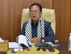 Sambil Gunakan Syal Palestina, Ketua DPRD Lampung Kawal Nasib Guru PPPK