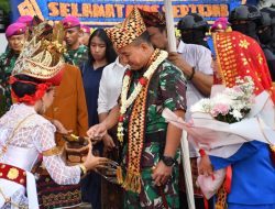 Acara Tradisi Penyambutan Komandan Brigif 4 Mar/BS Yang Baru