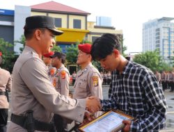 Kapolresta Bandar Lampung Berikan Penghargaan Kepada Karyawan SPBU Yang Berhasil Gagalkan Aksi Curas