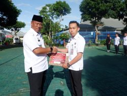 Kalapas Kelas I Bandar Lampung Serahkan Piagam Penghargaan Pegawai Teladan