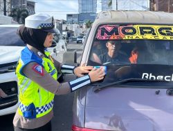 Ops Keselamatan, Sat Lantas Polresta Bandar Lampung Bagikan Pamflet dan Brosur Kepada Pengguna Jalan