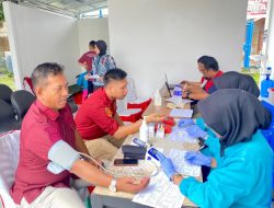 Karutan Iwan Setiawan Berserta Jajaran Rutan kelas I Bandar Lampung Ikuti Kegiatan Donor Darah di Poliklinik Lapas Narkotika