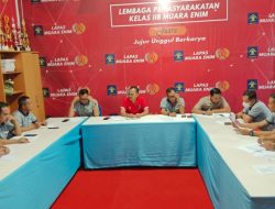 Kalapas Muara Enim Mukhlisin Fardi Pimpin Rapat Dinas Evaluasi Kinerja Triwulan I
